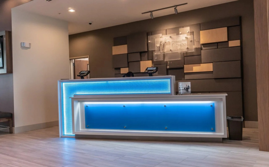 Holiday Inn Express and Suites Birmingham - Homewood
