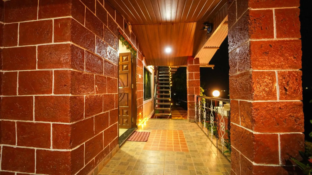 Lifeline Villas - Marvel Valley View 5Bhk With Private Pool,Surrounded by strawberry farms