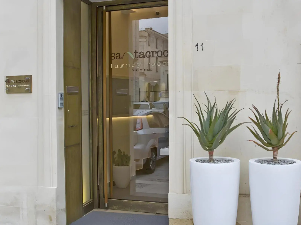 Santacroce Luxury Rooms