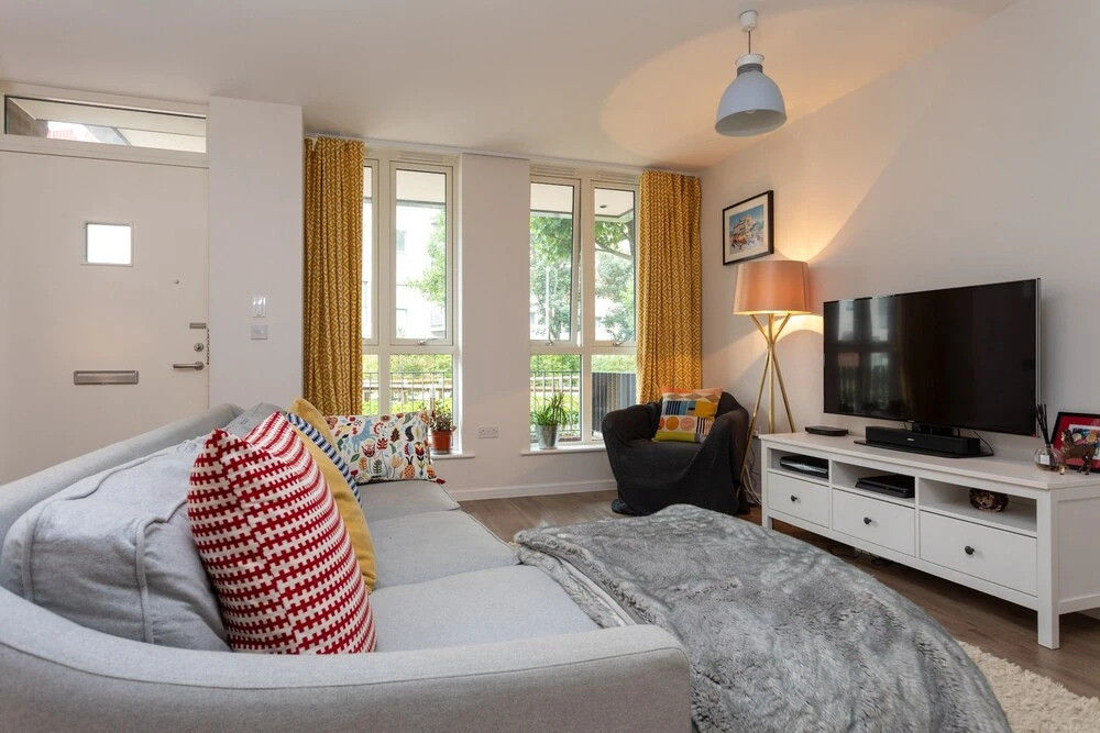 2 Bedroom East London Flat