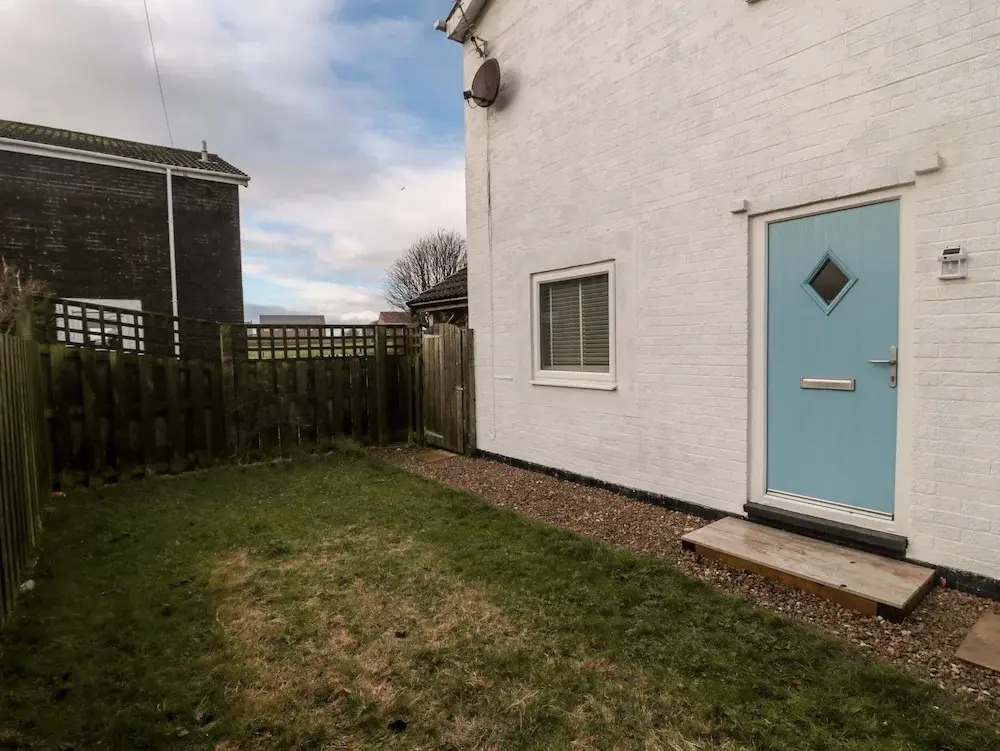 22 Longstone Park
