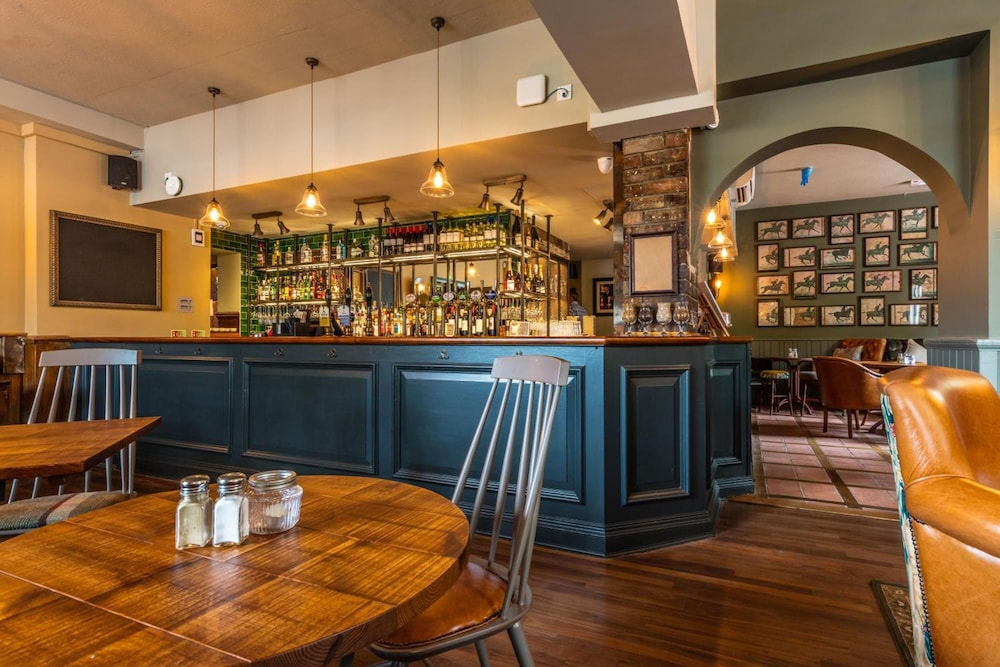 Greyhound Hotel