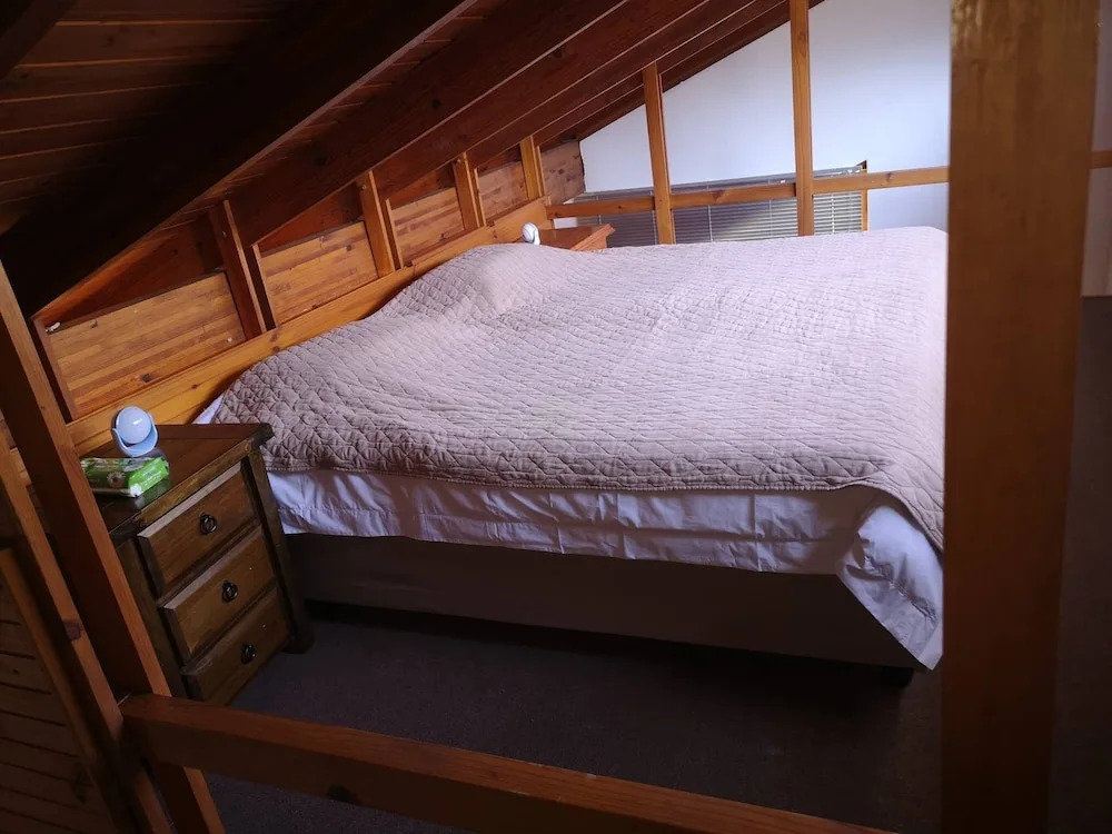 Room in Guest Room - Home Away From Home With Friendly Hosts