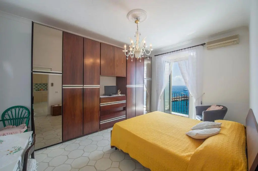 Amalfi Moon