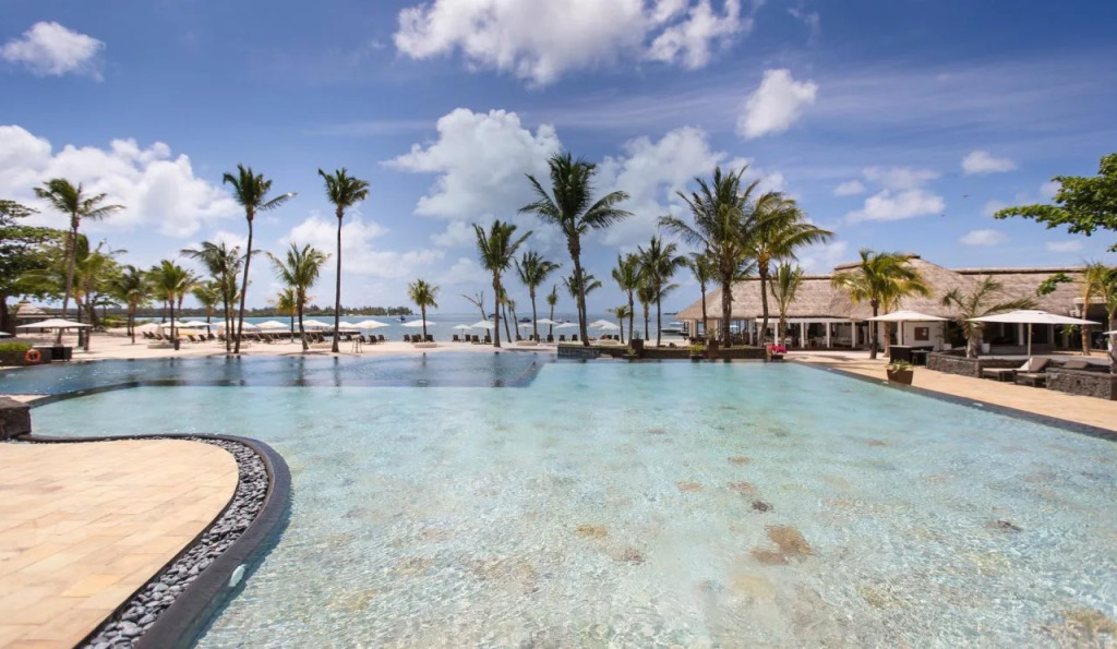 The Bay Club at Anahita