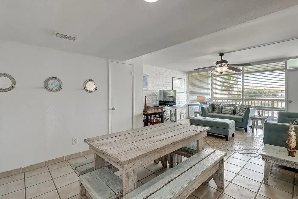 Sunny Beaches 3 Bedroom Condo by RedAwning