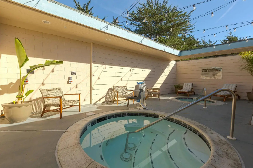 Cambria Landing Inn and Suites