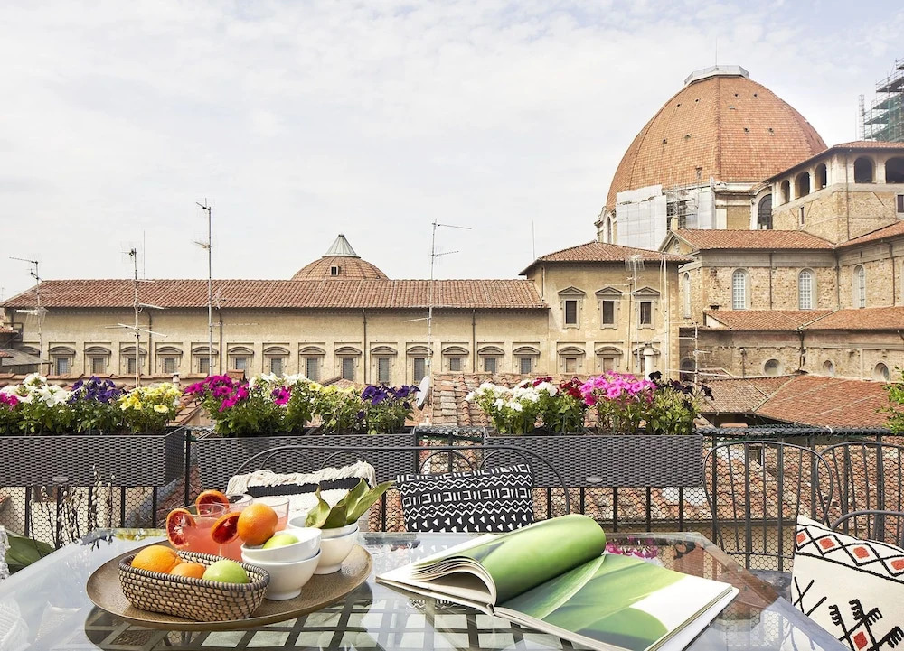 A Few Steps to The Duomo Majestic 5BD Apt