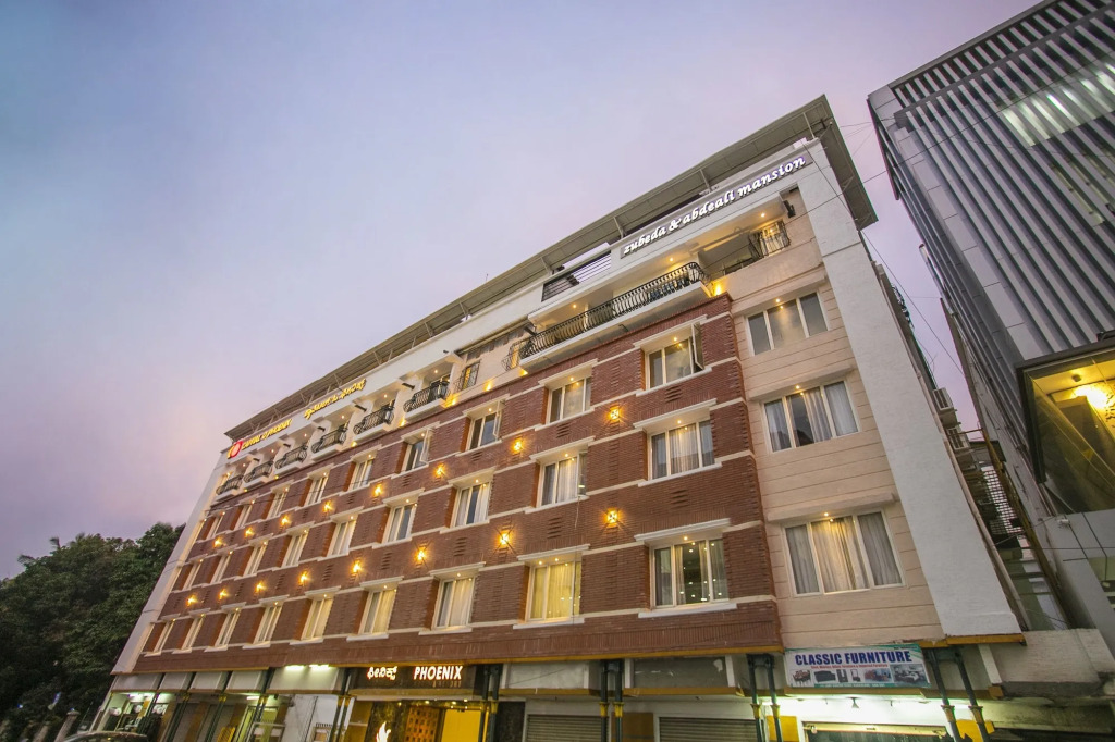 Capital O 18788 Phoenix Hotel & Resort