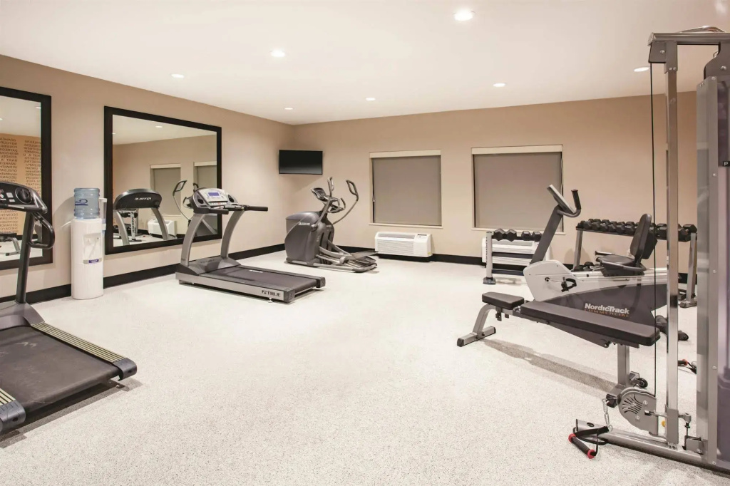 Отель Fairfield Inn & Suites by Marriott Cedar Rapids North