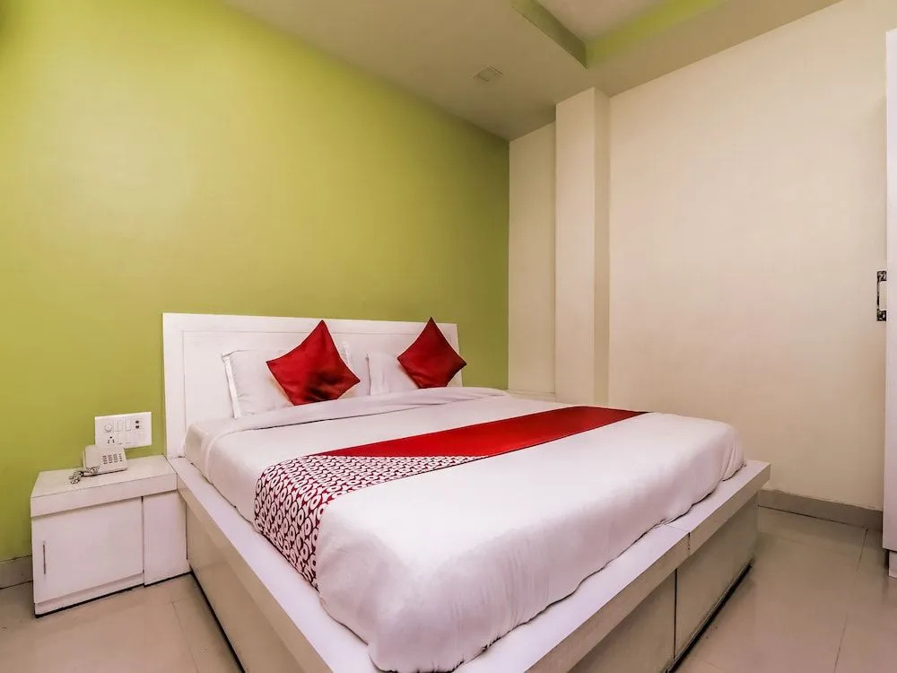 OYO 19706 Hotel Heaven
