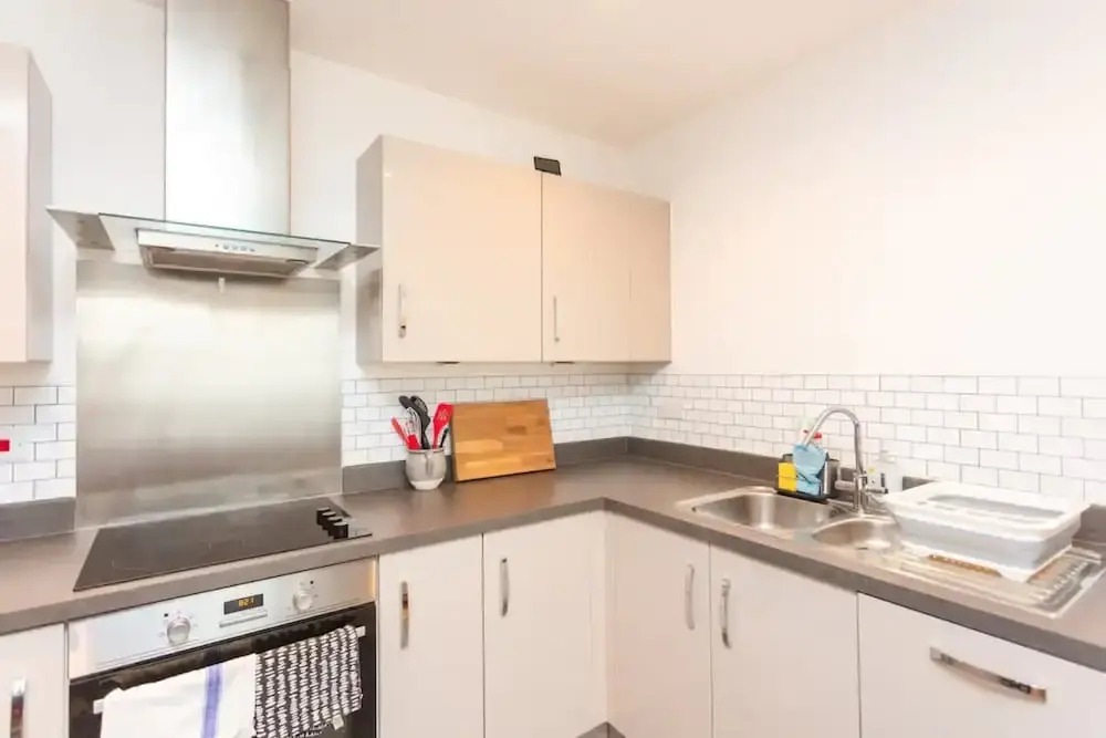 Fantastic 1 Bedroom Apartment in East London With Balcony