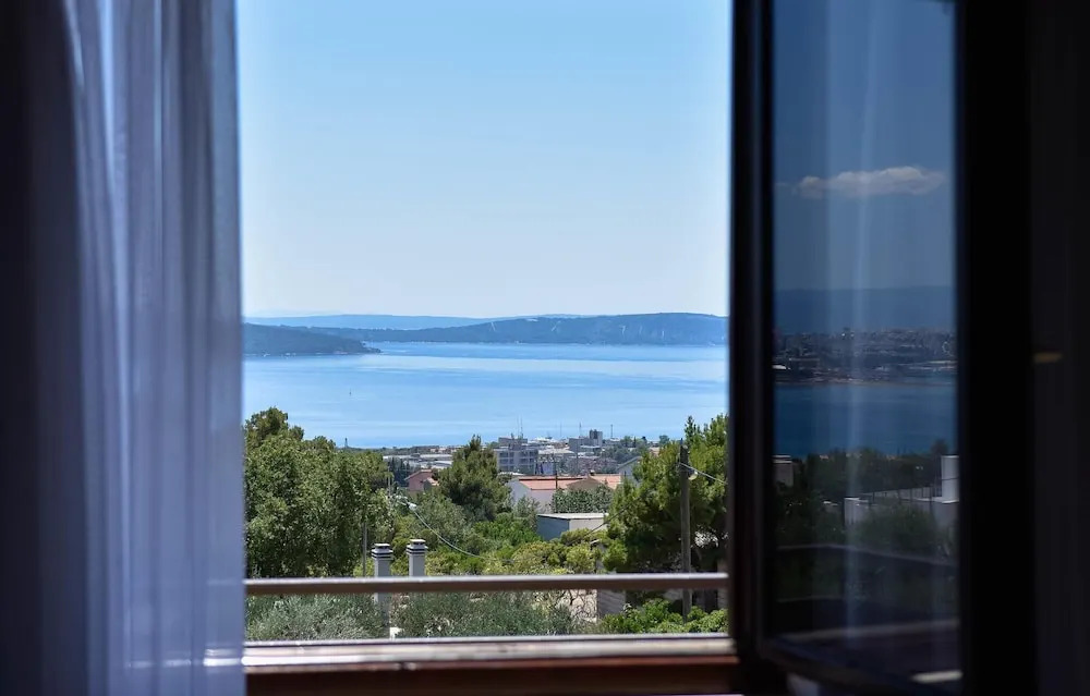 Amazing Home In Kastel Sucurac
