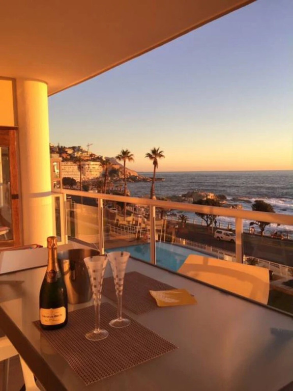 2 Bedroom Luxury Apartment in Bantry Bay
