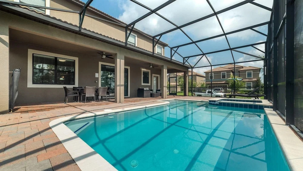 1301 Divot Way