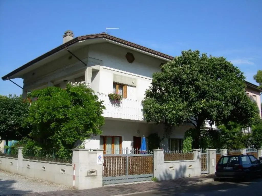 New apartment within a Renovated Detatched House Ground floor with Outdoor Patio