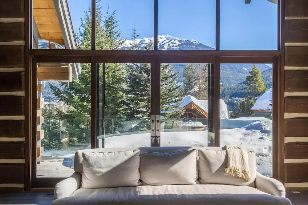 3354 Peak Drive