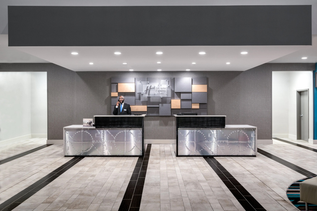 Holiday Inn Express & Suites - Charlotte Airport by IHG