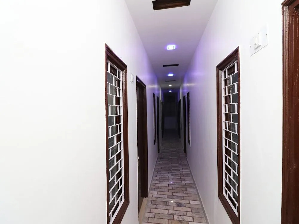 Oyo 23004 Hotel Sheraton Inn