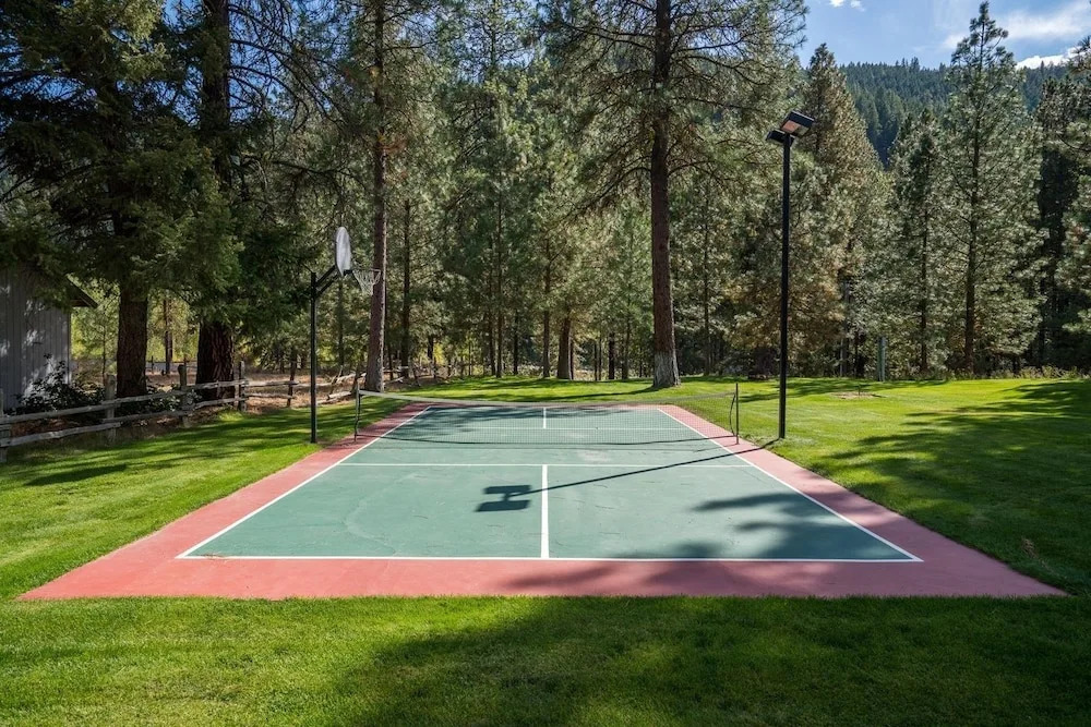 Recharge By The River 3 Bedroom Home by NW Comfy Cabins by RedAwning