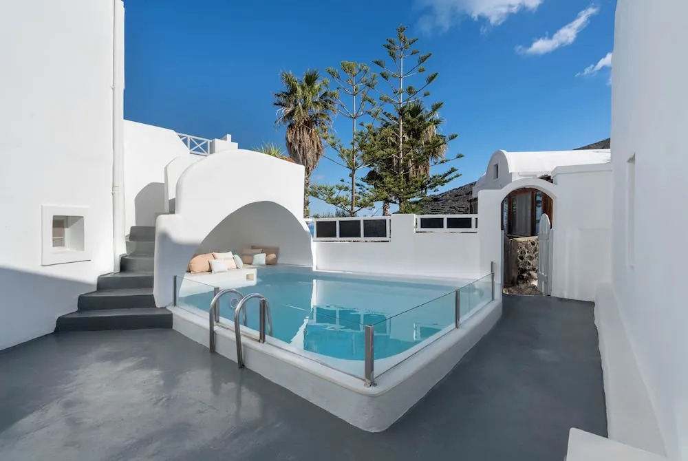 Elios Cave Suites