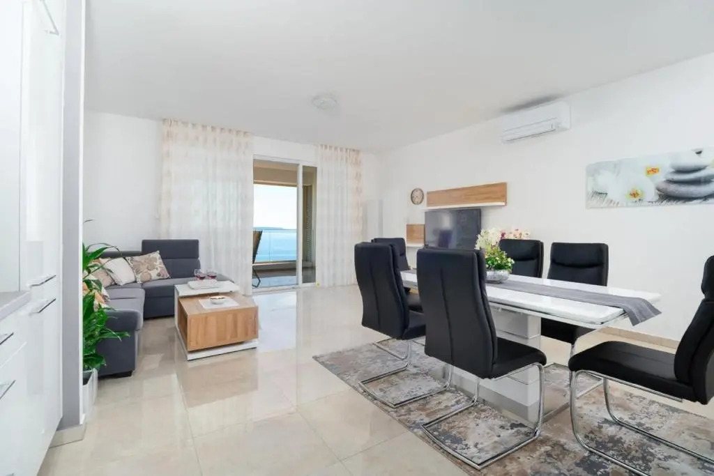 Sea view apartment EMA