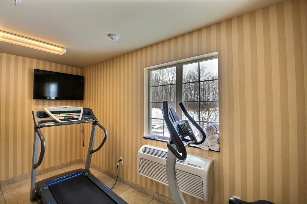 Cobblestone Inn & Suites - Brillion