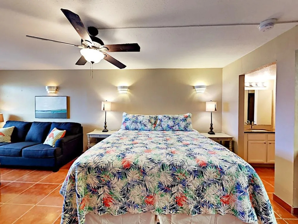 143 Sea Breeze 1 Bedroom 1 Bathroom Condo