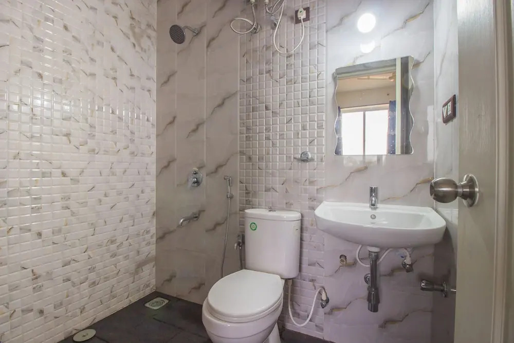 OYO 19954 Home Breezy 2BHK Fatrade