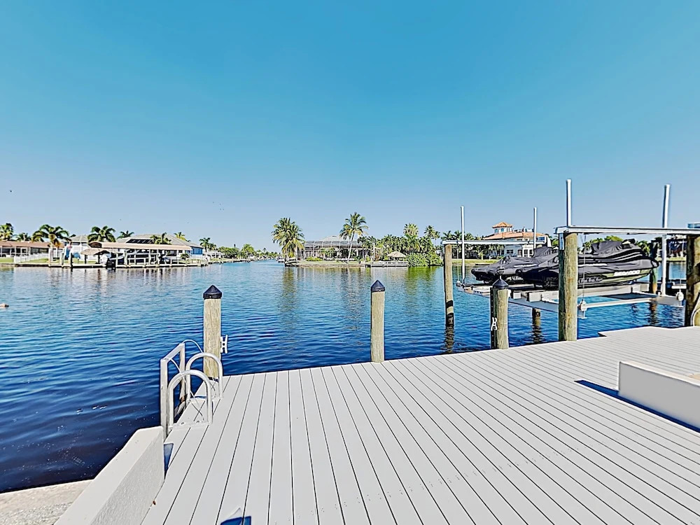445 Bayshore Drive Home 4 Bedrooms 2 Bathrooms Home