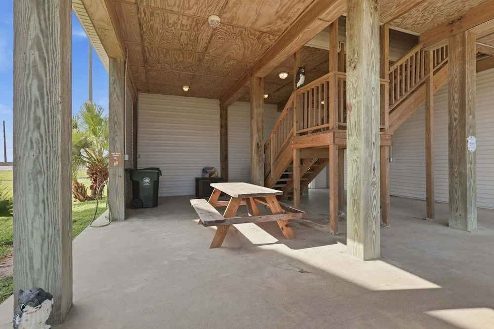 Serene Coastal Escape With Gulf Views 3 Bedroom Home