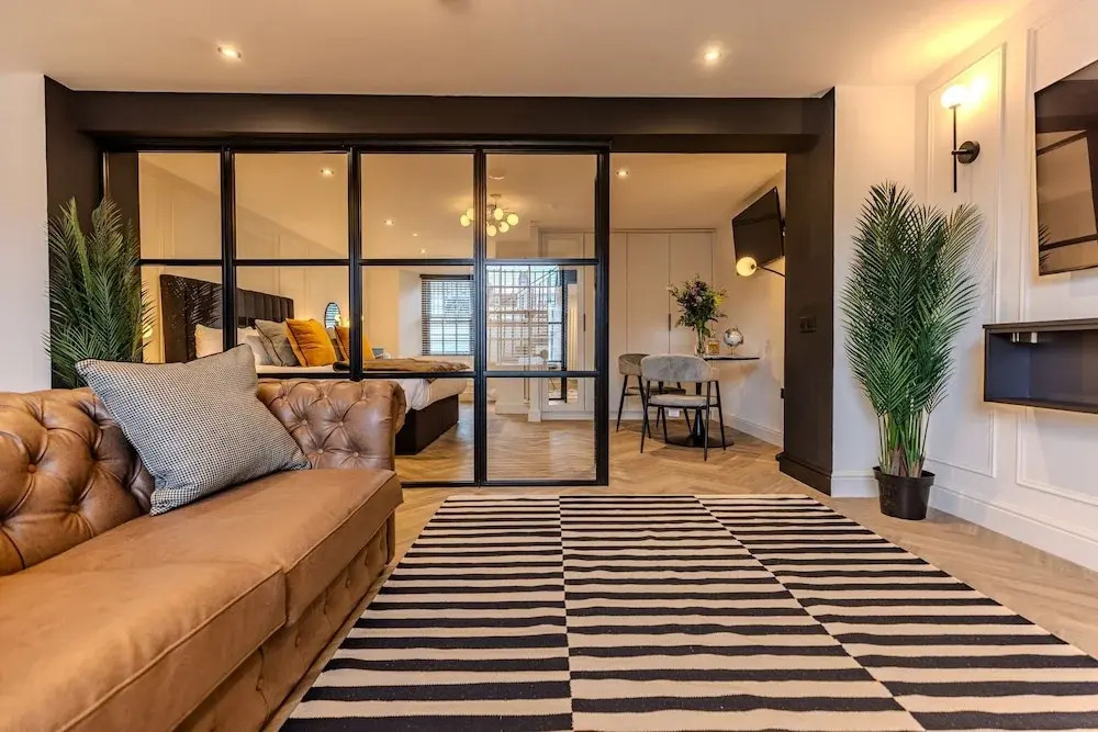 Luxury Georgian Aparthotel by Hauss Ayr - 5mins to Beach, Town Centre