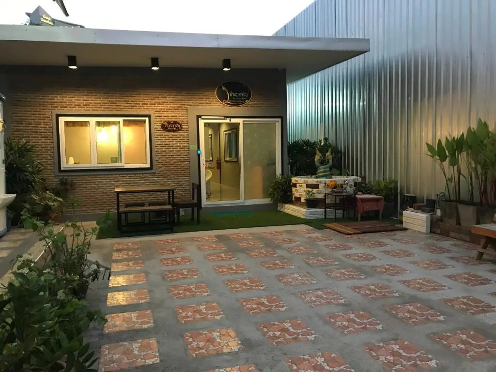 OYO 526 Baan Wararin Hostel