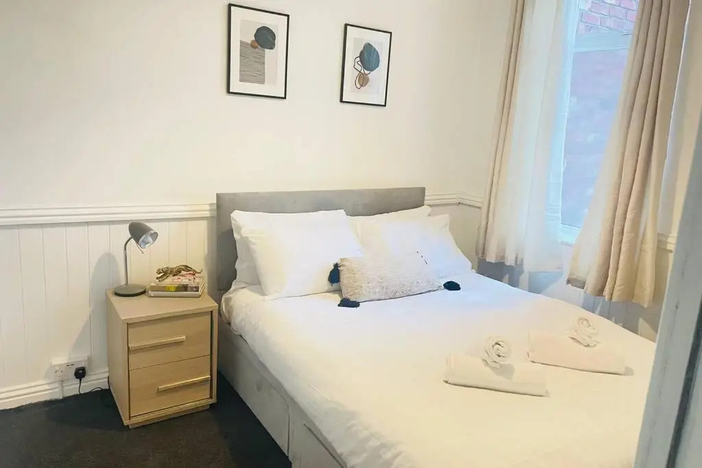 Avril Apartments by CityNest1