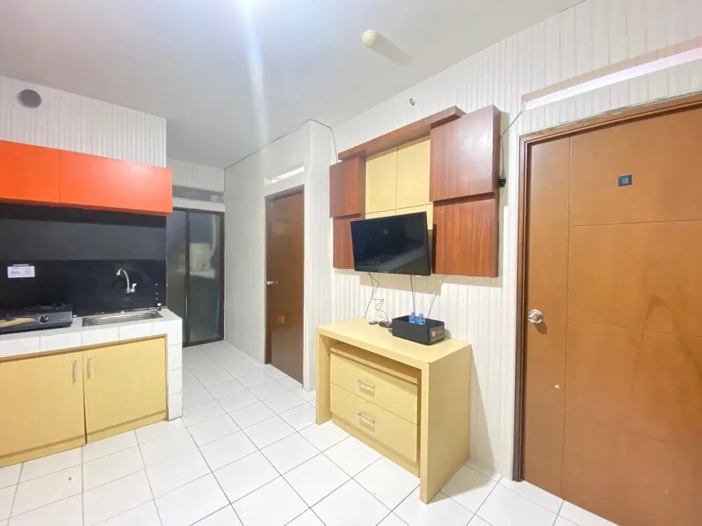 Stylish & Strategic 2BR at Gateway Ahmad Yani Cicadas Apartment near Mall
