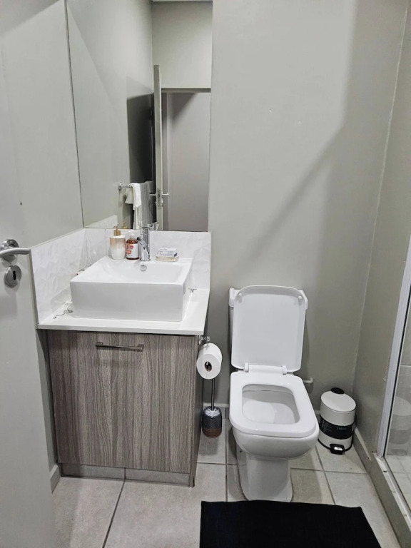 Modern and Cozy 1BR Unit at The Bolton Rosebank