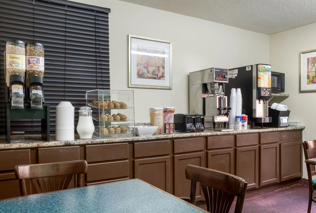 Rodeway Inn West Fargo Main Ave