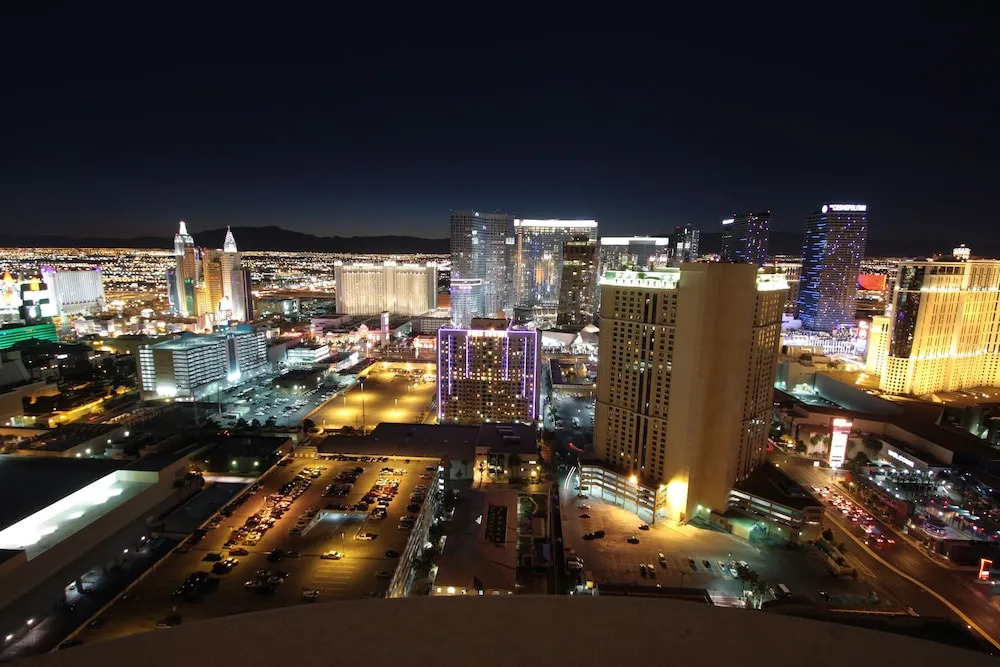 The Signature at MGM Grand by Luxury Suites International