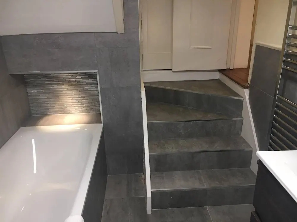 Airy 2 bed 2bath Flat Close to Oxford St!
