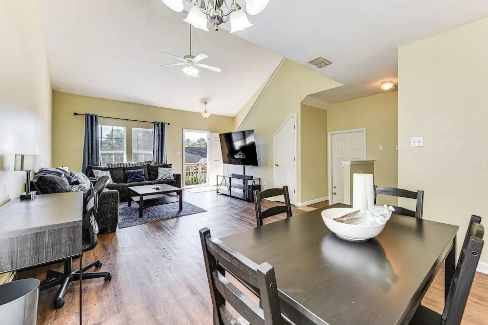 4 Mi to Fsu: Pet-friendly Townhome