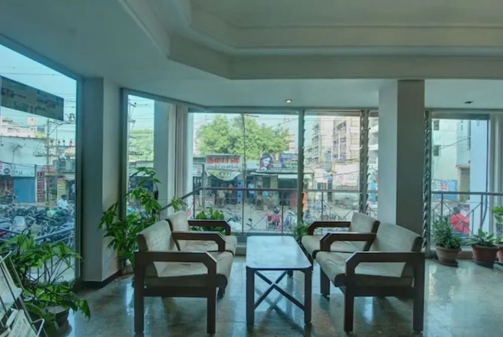 OYO 24579 Flagship Hotel Padmam