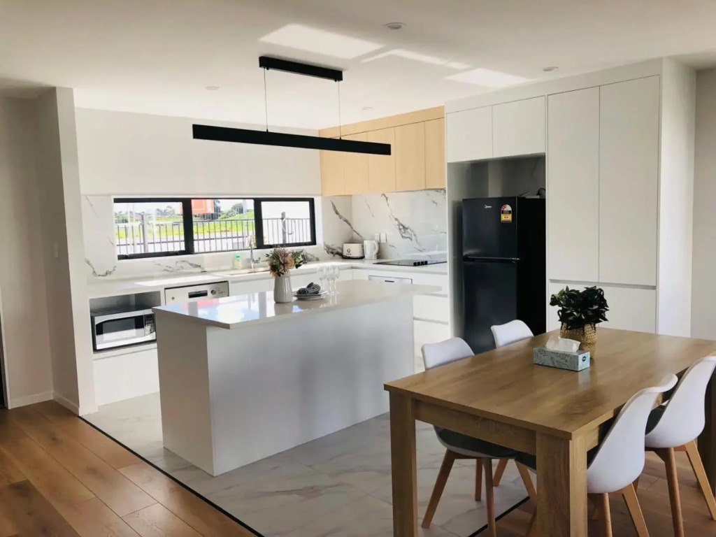 Modern & Luxurious Home 3