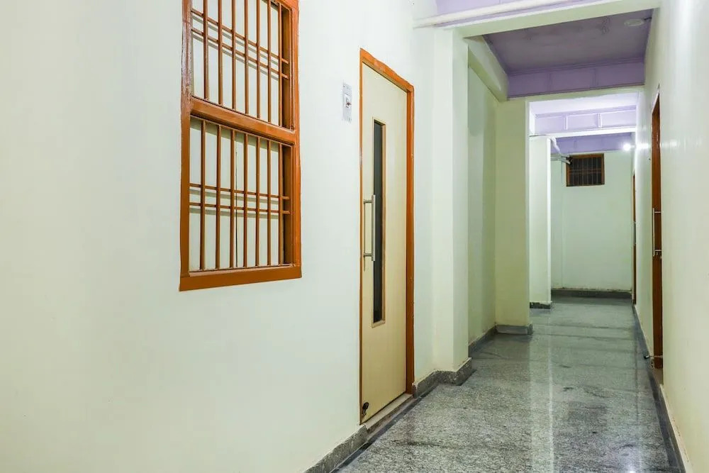 OYO 37728 Raghav Residency
