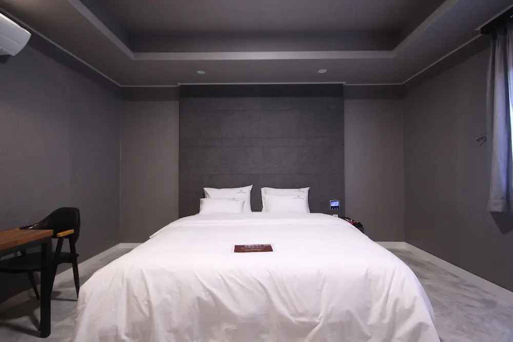 Louis Hotel