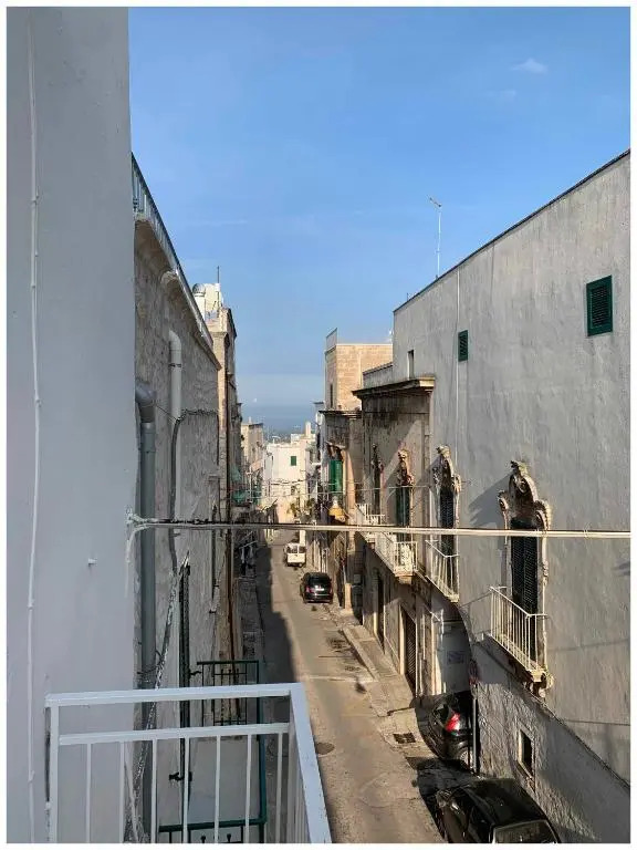 Biancostuni 66