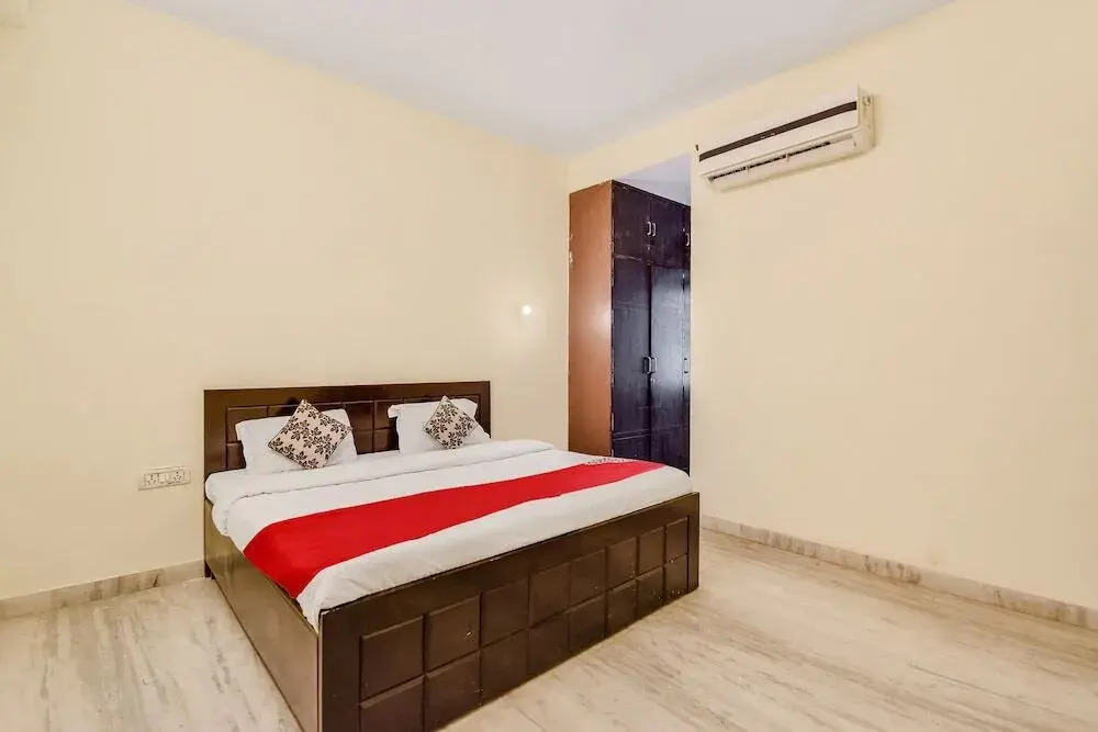 Hotel Shree Sumukh by OYO Rooms