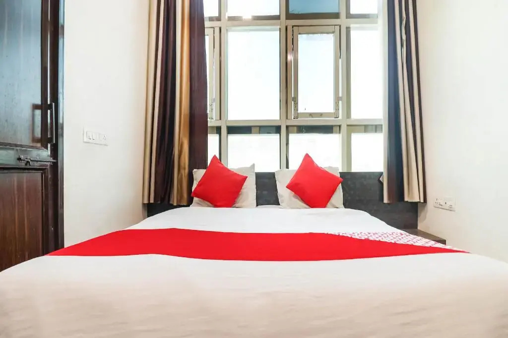 Hotel Cra by OYO Rooms