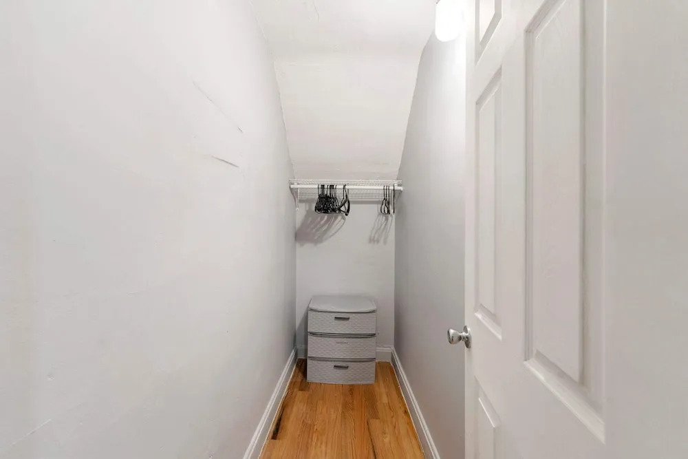 Cozy 2 Bed Home by West Loop With Parking Laundry