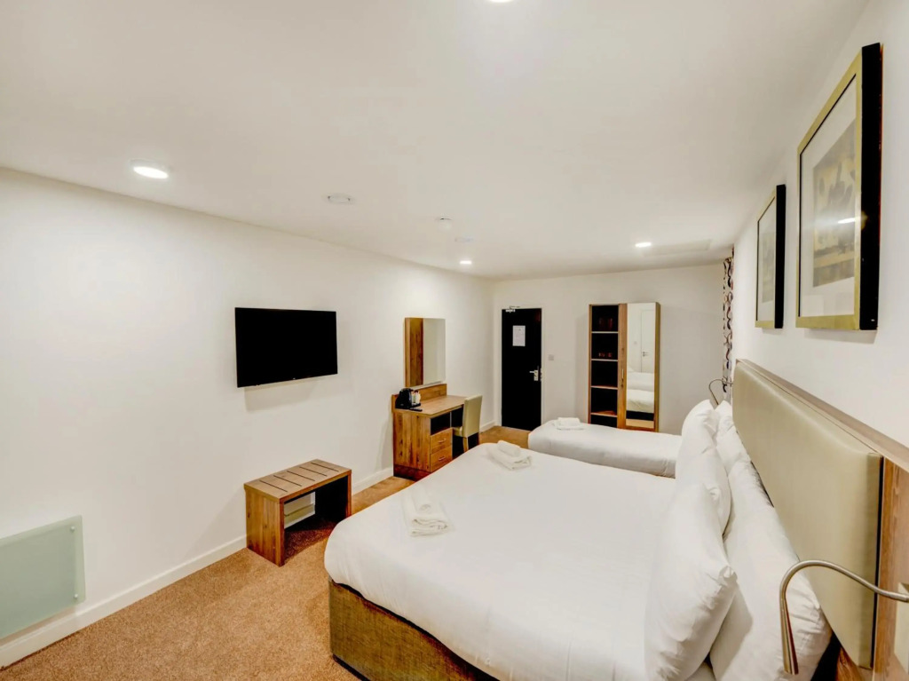 OYO Plymouth Central Hotel