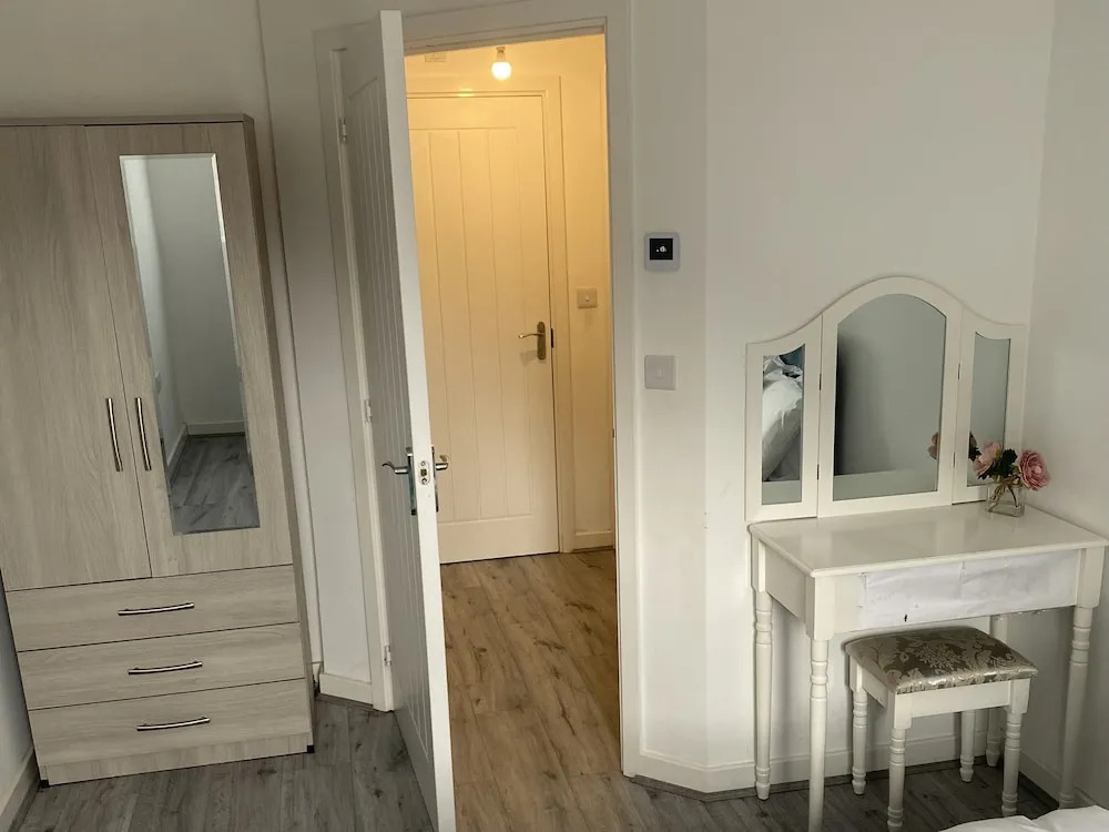 1br-sleeps3-parking-nearcitycentre-shoppingcentre